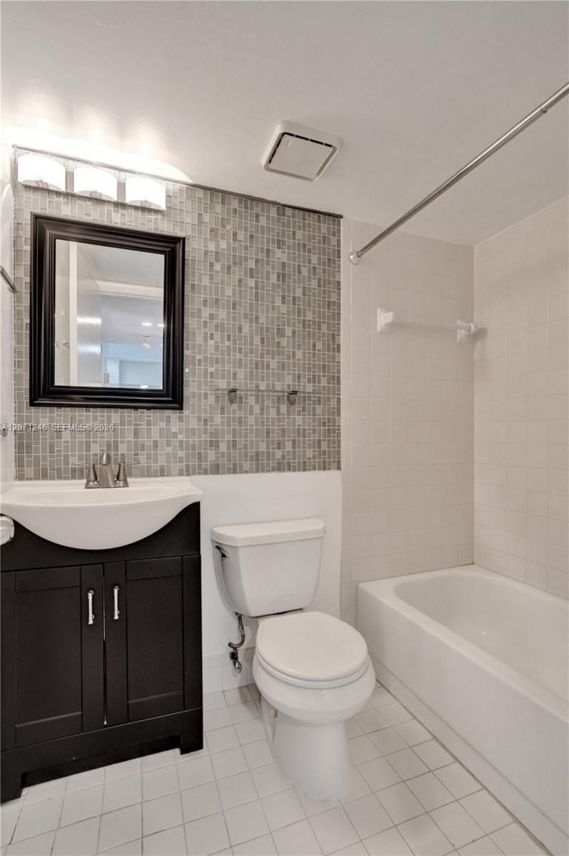 6090 N Sabal Palm Blvd , Unit 208, Tamarac, FL 33319 Photo