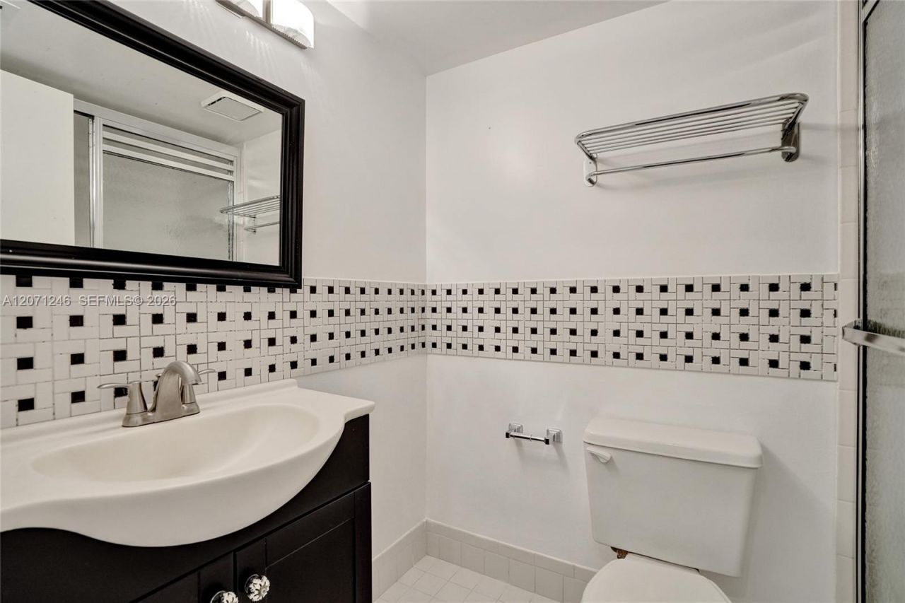 6090 N Sabal Palm Blvd , Unit 208, Tamarac, FL 33319 Photo