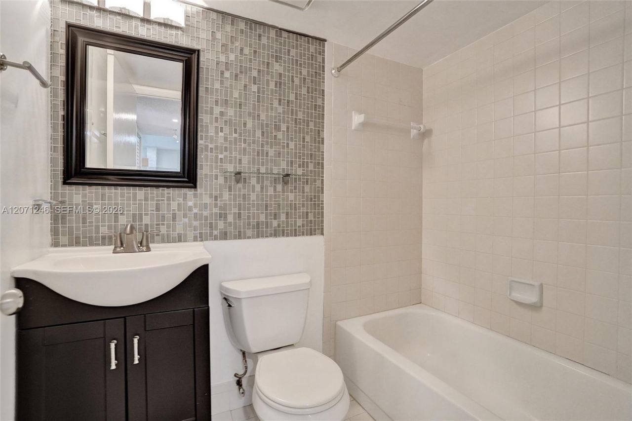 6090 N Sabal Palm Blvd , Unit 208, Tamarac, FL 33319 Photo