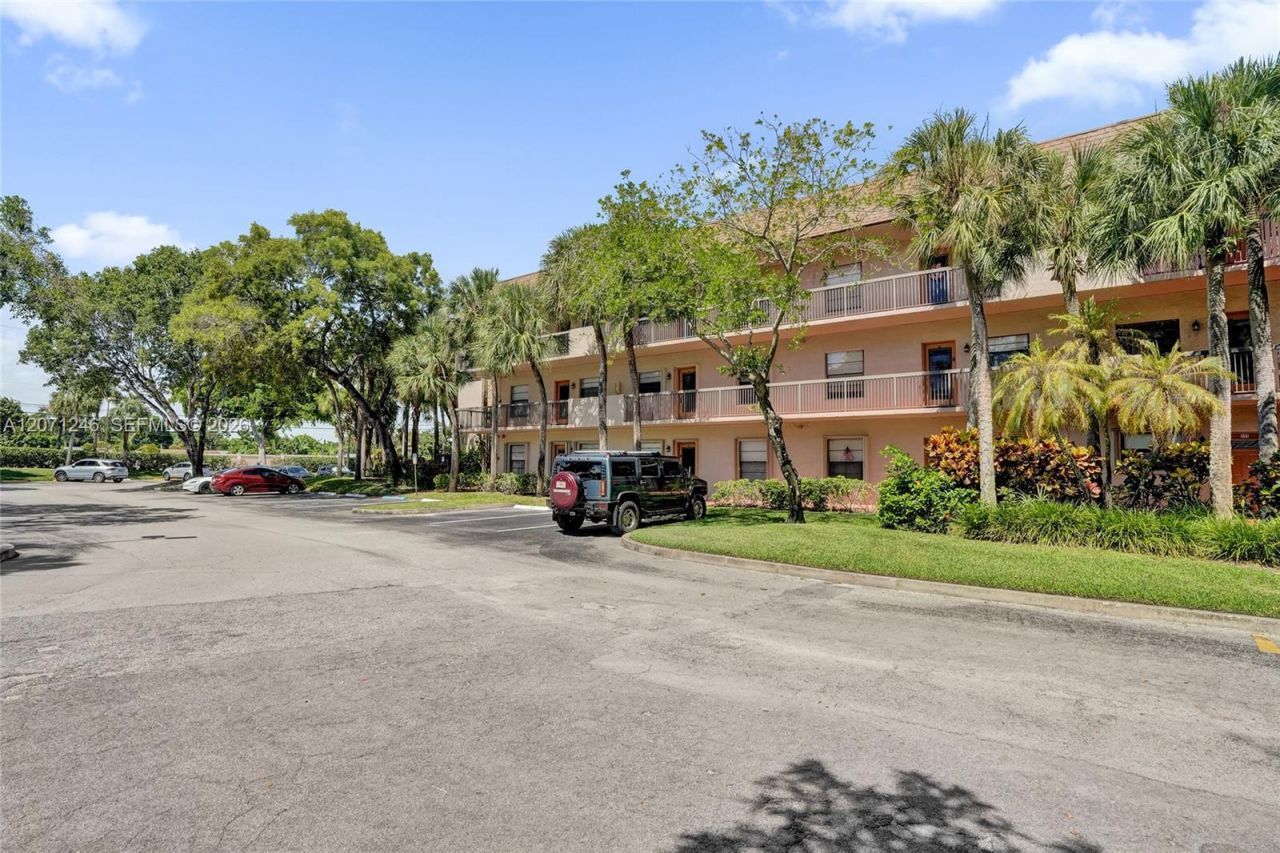 6090 N Sabal Palm Blvd , Unit 208, Tamarac, FL 33319 Photo