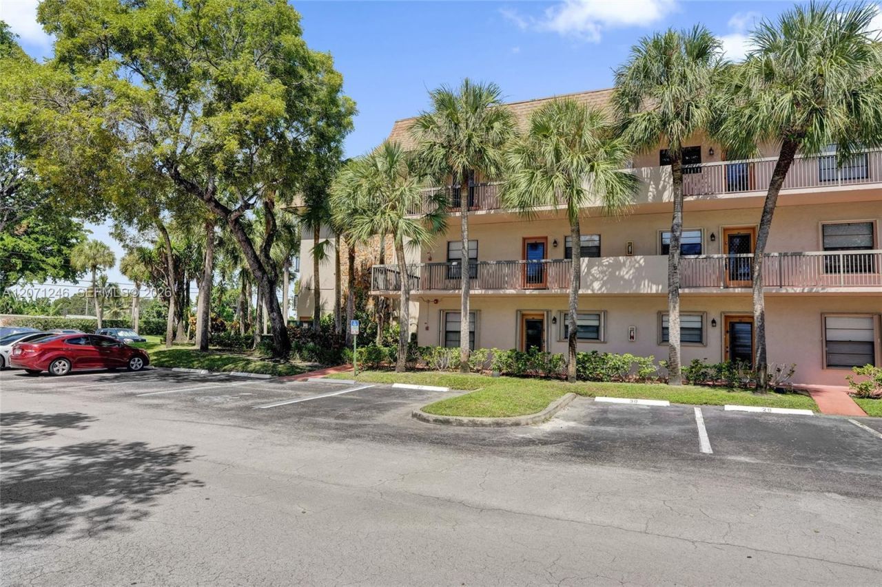 6090 N Sabal Palm Blvd , Unit 208, Tamarac, FL 33319 Photo