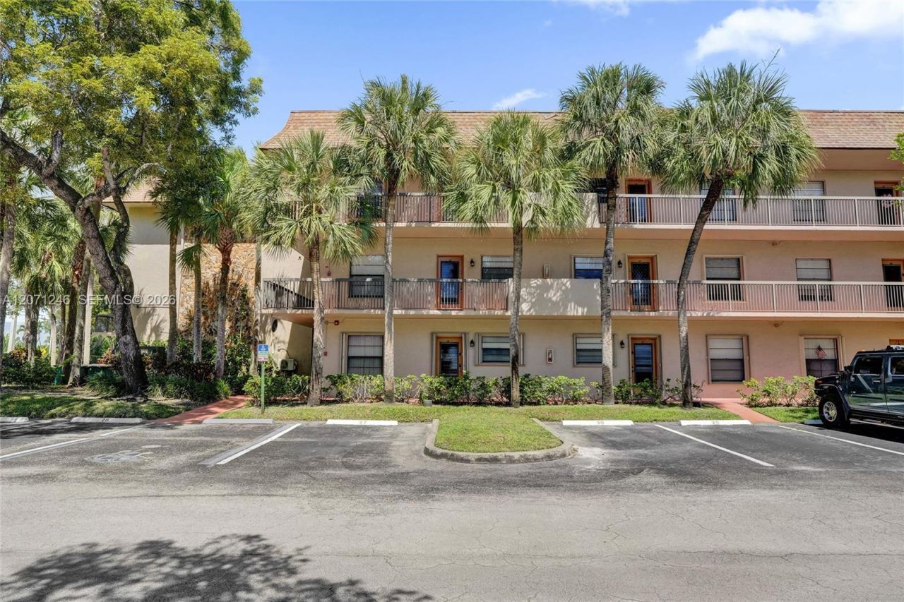 6090 N Sabal Palm Blvd , Unit 208, Tamarac, FL 33319 Photo