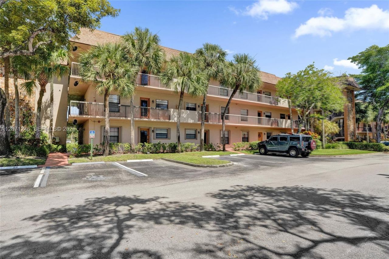 6090 N Sabal Palm Blvd , Unit 208, Tamarac, FL 33319 Photo
