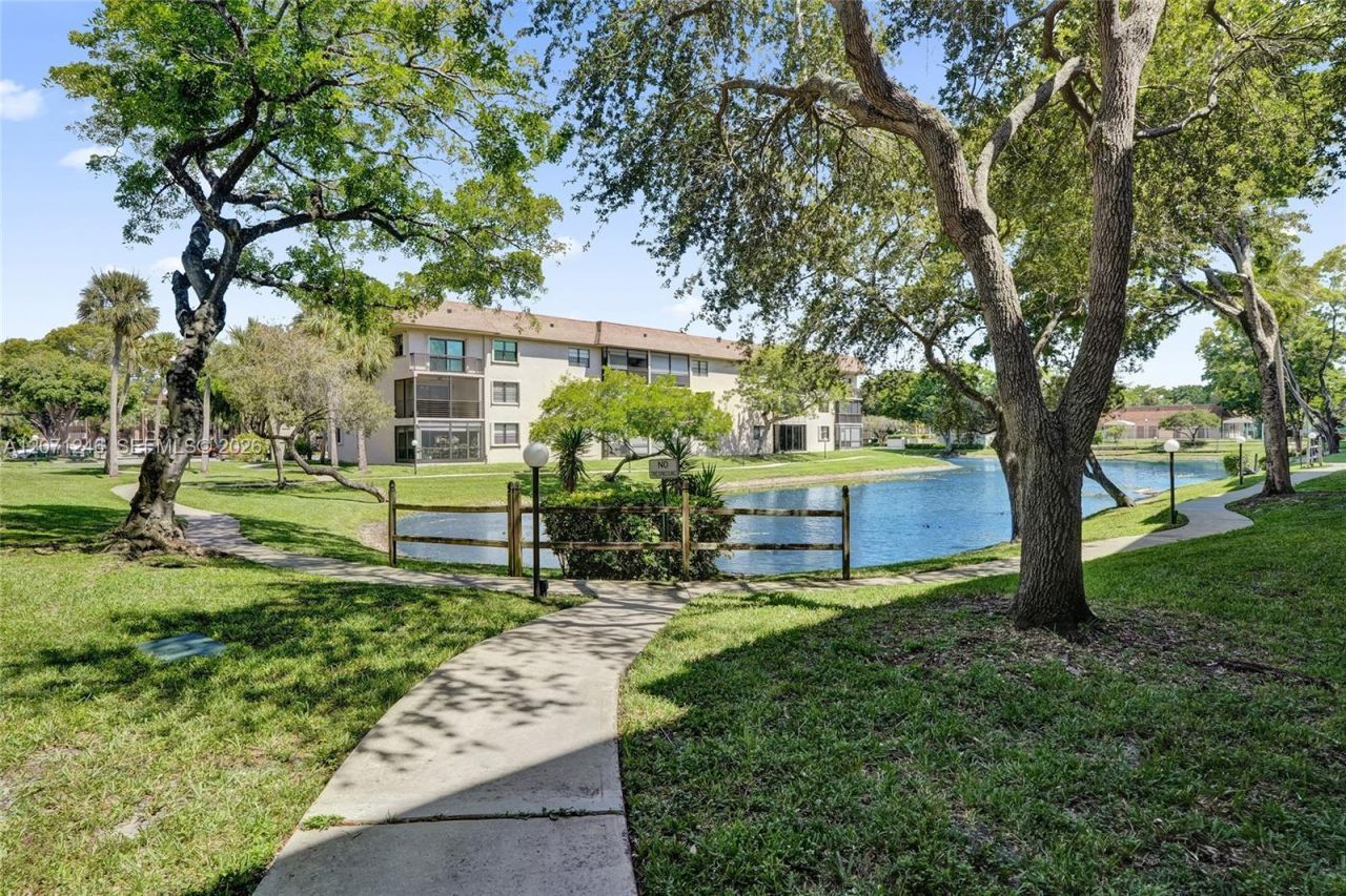 6090 N Sabal Palm Blvd , Unit 208, Tamarac, FL 33319 Photo