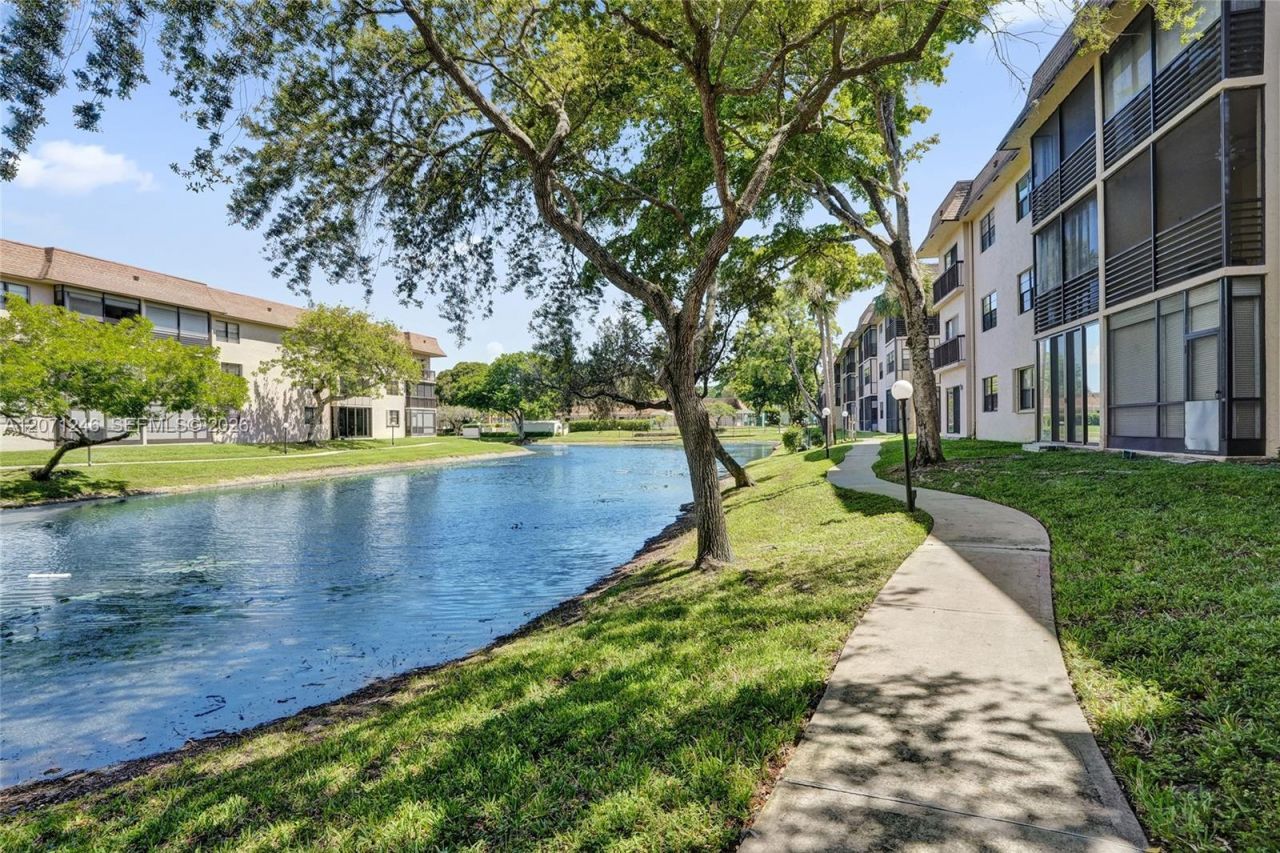 6090 N Sabal Palm Blvd , Unit 208, Tamarac, FL 33319 Photo