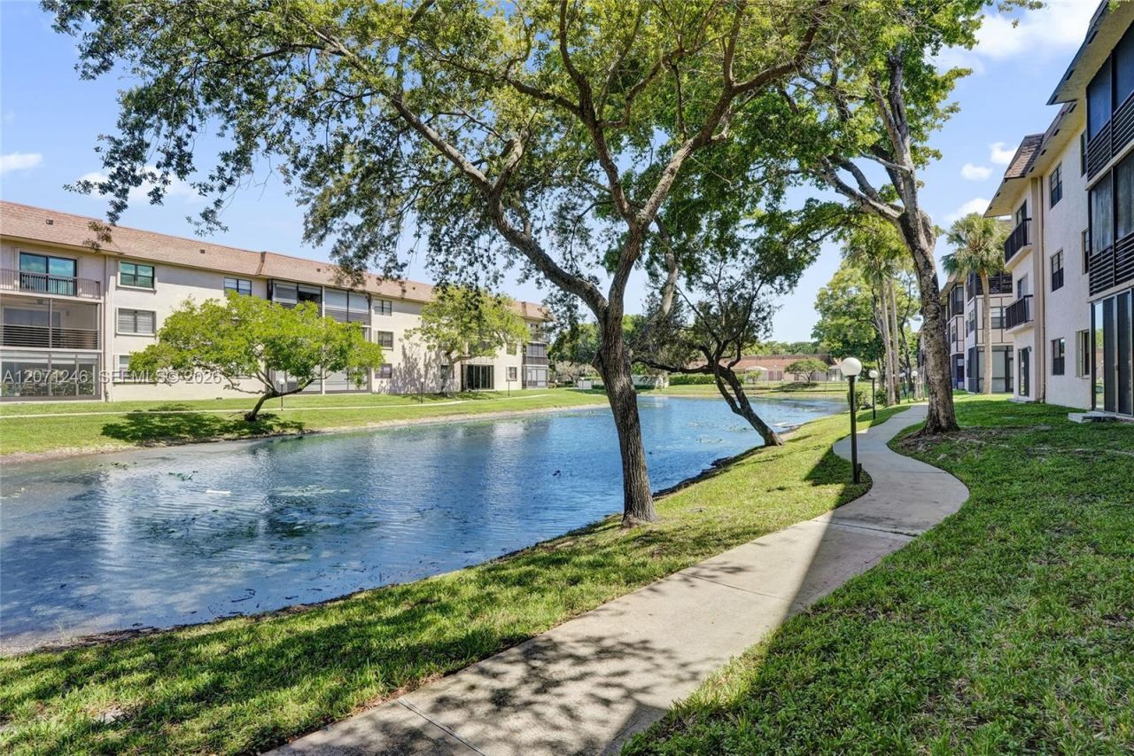 6090 N Sabal Palm Blvd , Unit 208, Tamarac, FL 33319 Photo
