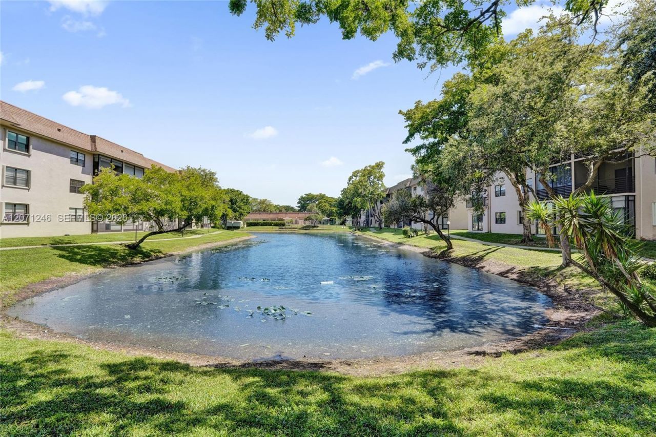 6090 N Sabal Palm Blvd , Unit 208, Tamarac, FL 33319 Photo