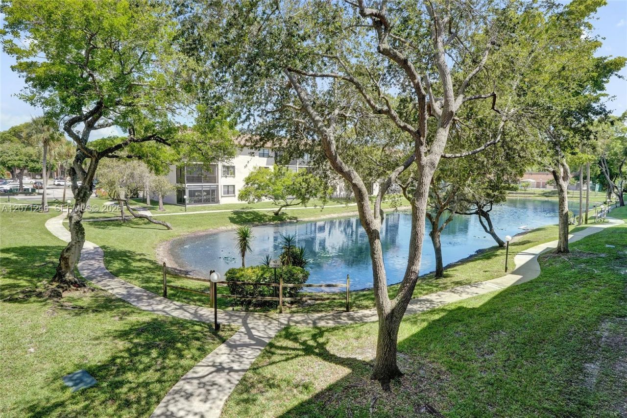 6090 N Sabal Palm Blvd , Unit 208, Tamarac, FL 33319 Photo