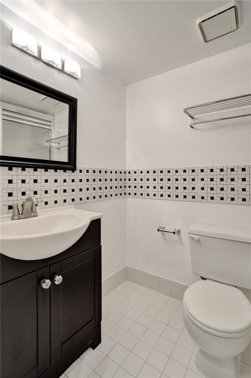 6090 N Sabal Palm Blvd , Unit 208, Tamarac, FL 33319 Photo
