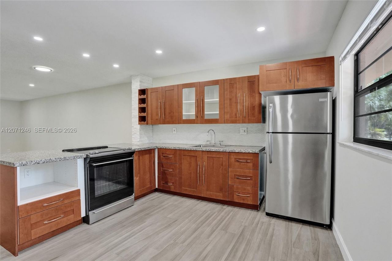 6090 N Sabal Palm Blvd , Unit 208, Tamarac, FL 33319 Photo
