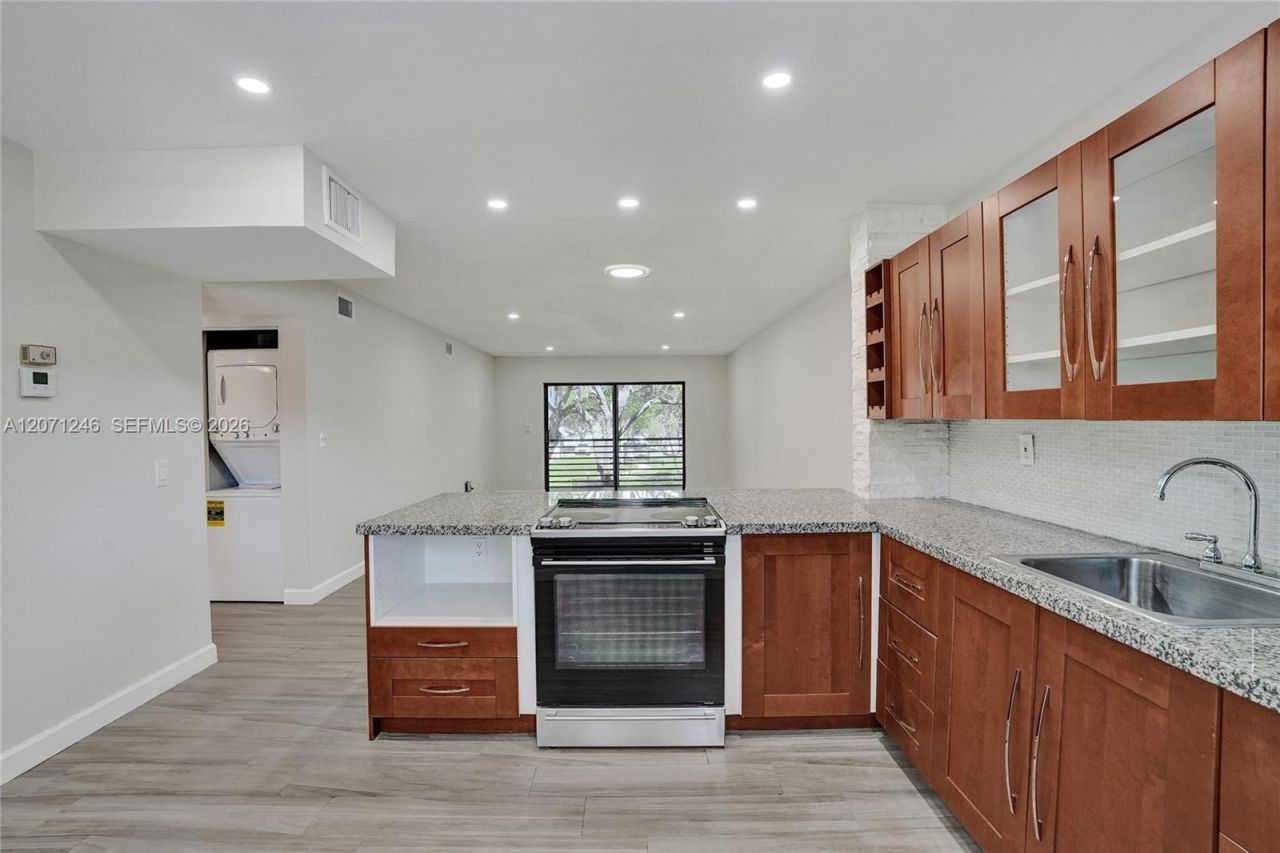 6090 N Sabal Palm Blvd , Unit 208, Tamarac, FL 33319 Photo