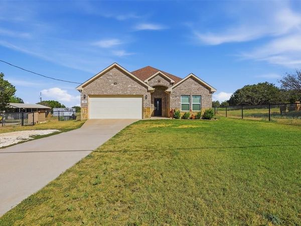 328 Ridge Drive N, Cleburne, TX 76033