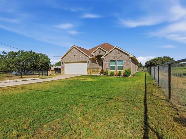328 Ridge Drive N, Cleburne, TX 76033
