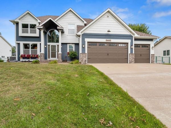 2437 Matterhorn Drive E, Maplewood, MN 55119