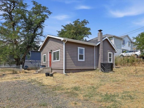 2929 E Jackson Ave, Spokane, WA 99207