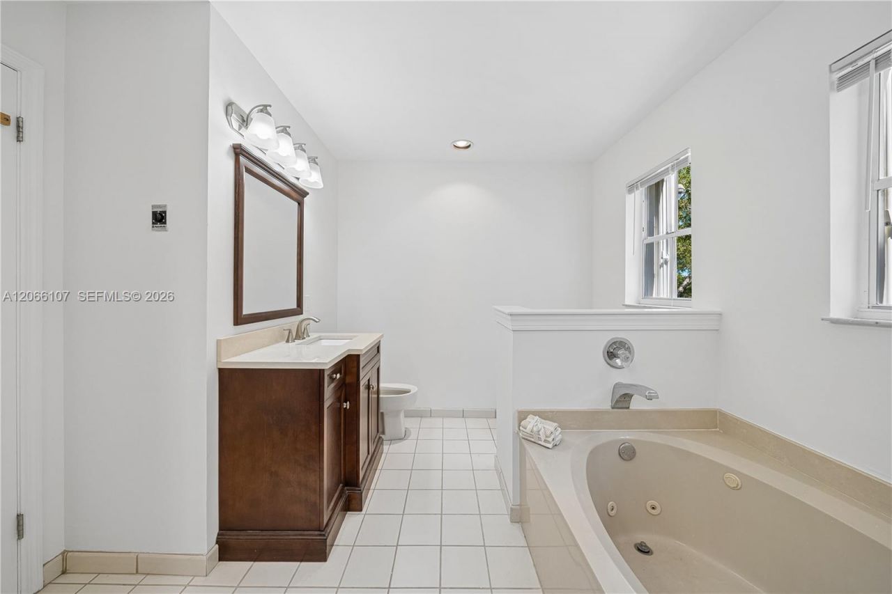7605 SW 147th St , Palmetto Bay, FL 33158 Photo