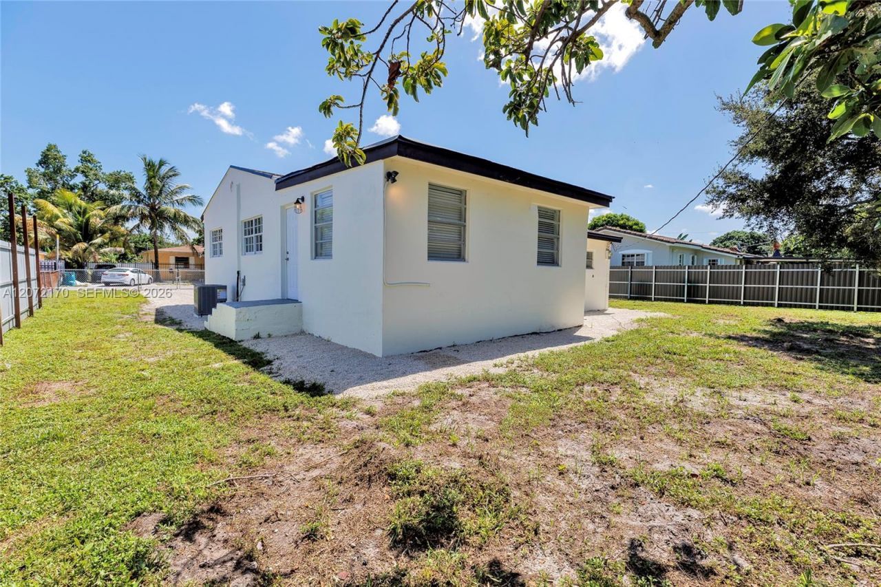 1325 NW 113th Ter , Miami, FL 33167 Photo