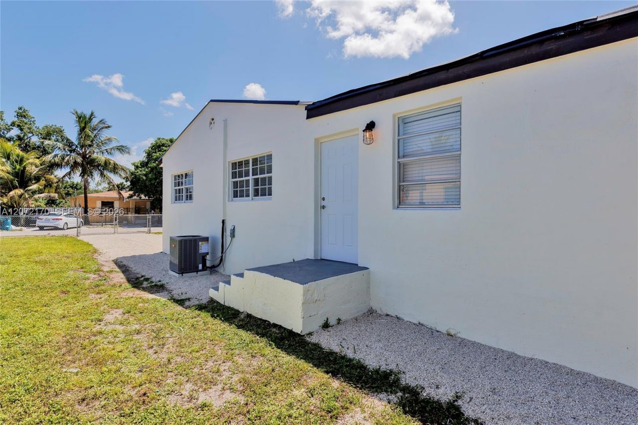 1325 NW 113th Ter , Miami, FL 33167 Photo
