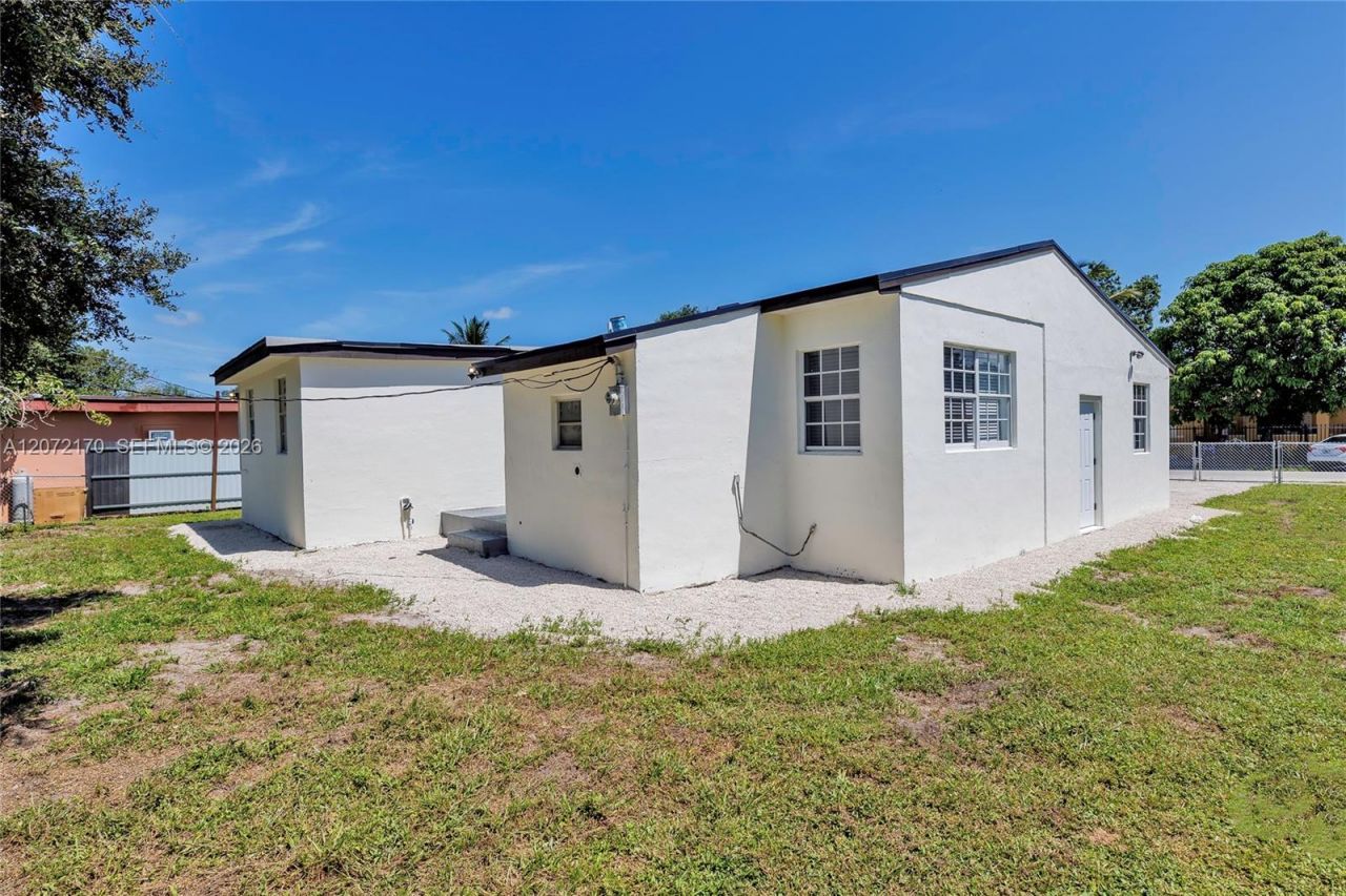 1325 NW 113th Ter , Miami, FL 33167 Photo