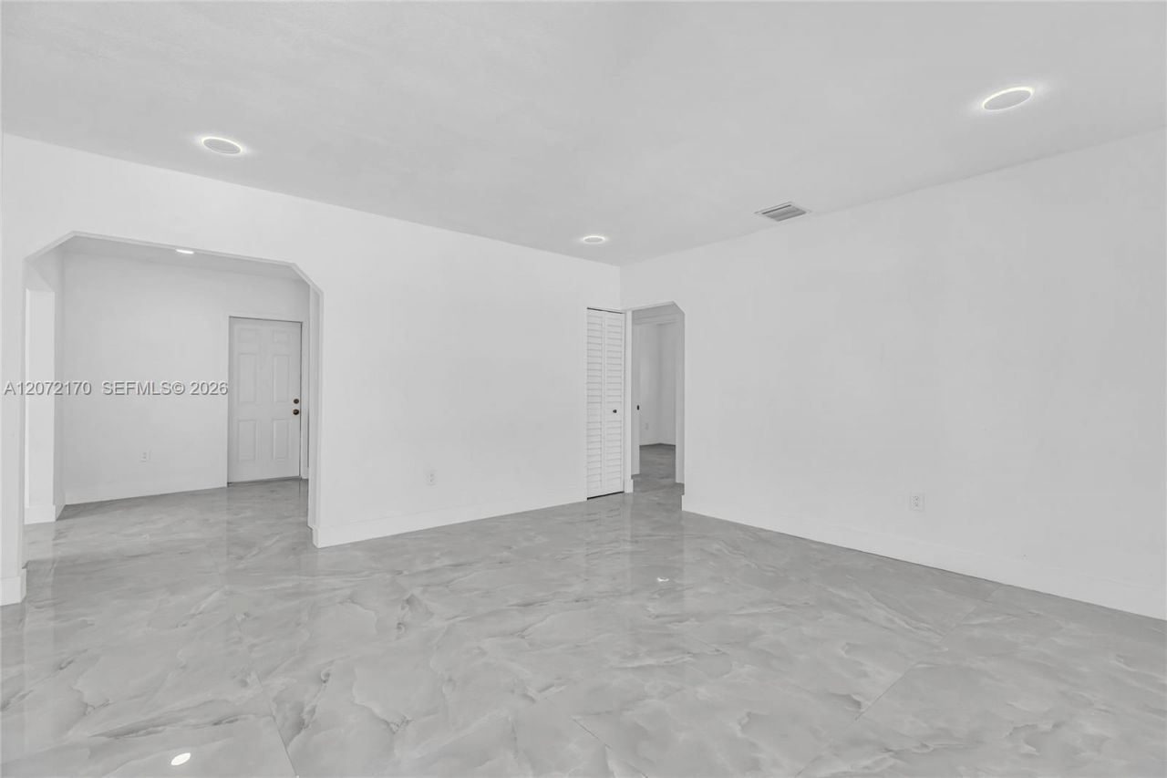 1325 NW 113th Ter , Miami, FL 33167 Photo