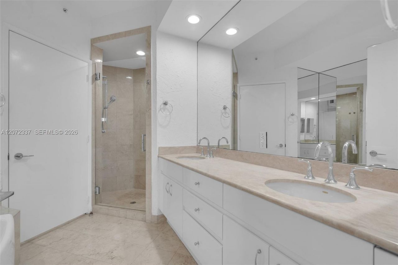 715 Crandon Blvd , Unit PH-5, Key Biscayne, FL 33149 Photo