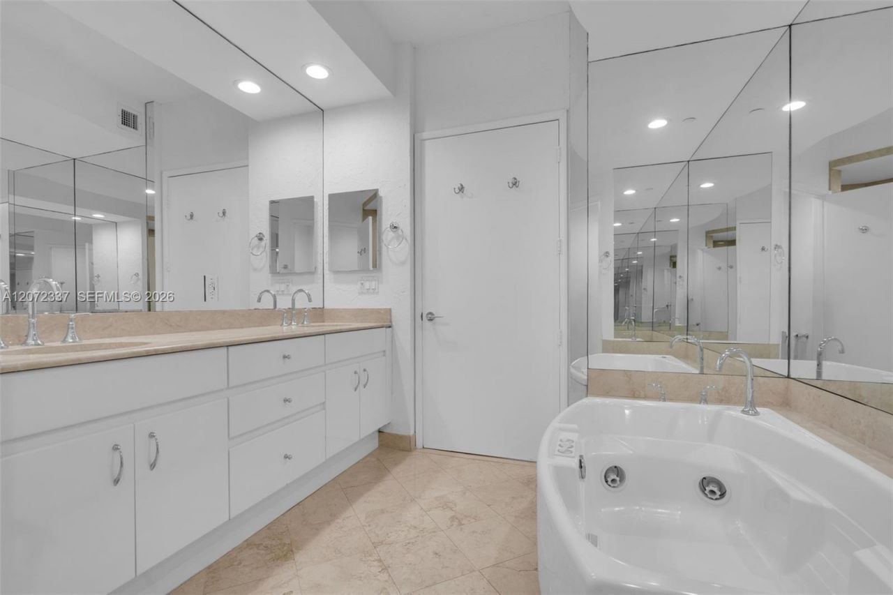 715 Crandon Blvd , Unit PH-5, Key Biscayne, FL 33149 Photo