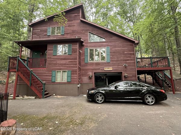 205 S Iroquois Circle, Hazleton, PA 18202