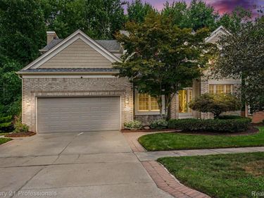 25726 Groveland, Novi, Mi 48374