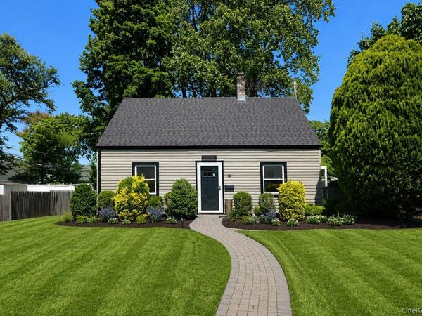 12 Garland , Westbury, NY 11590