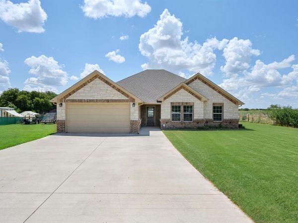 3213 Falcon Drive, Joshua, TX 76058