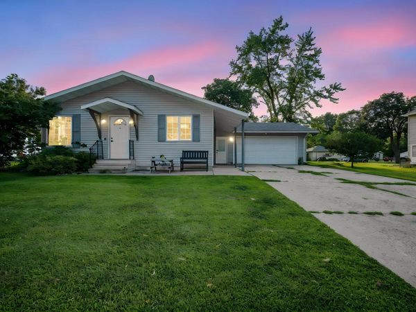 808 7th Street S, Saint James, MN 56081