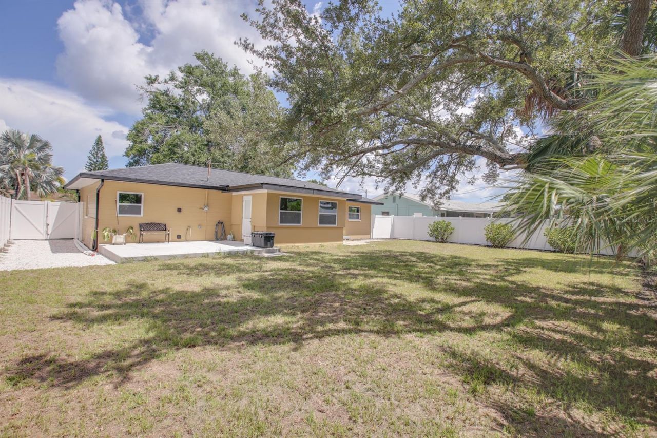 9046 3rd Street N, Saint Petersburg, FL 33702 Photo