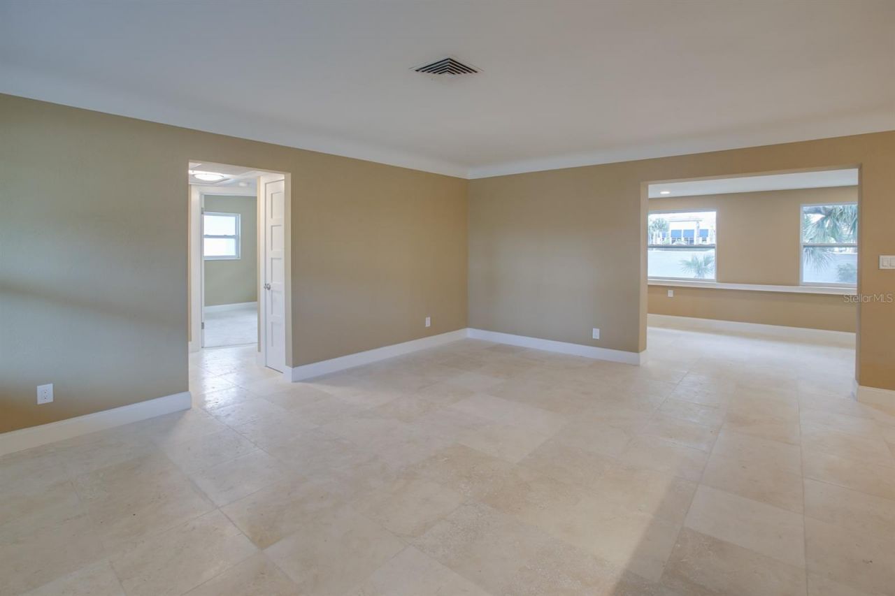 9046 3rd Street N, Saint Petersburg, FL 33702 Photo