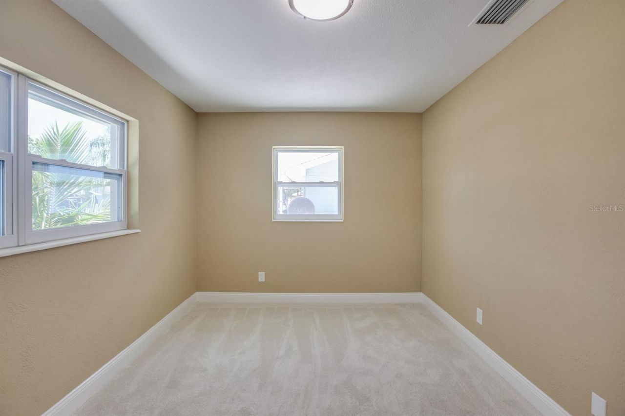 9046 3rd Street N, Saint Petersburg, FL 33702 Photo