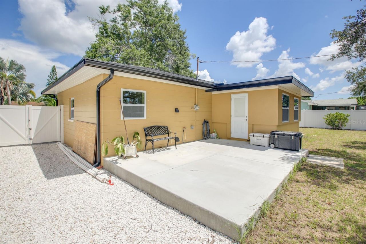 9046 3rd Street N, Saint Petersburg, FL 33702 Photo