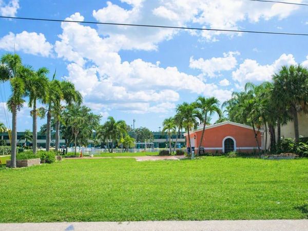 11855 1ST STREET E, TREASURE ISLAND, FL 33706