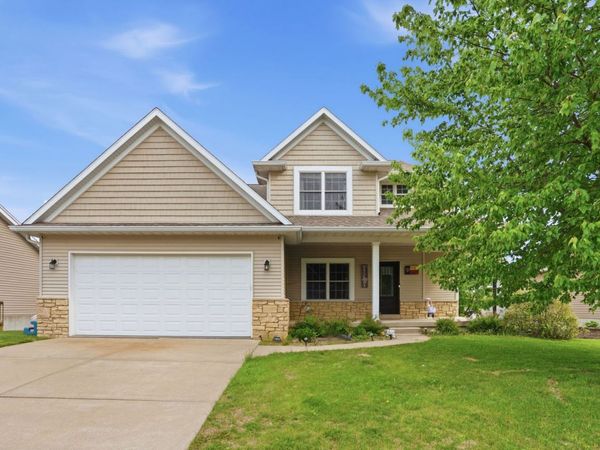 1101 Wild West Drive , Le Claire, IA 52753