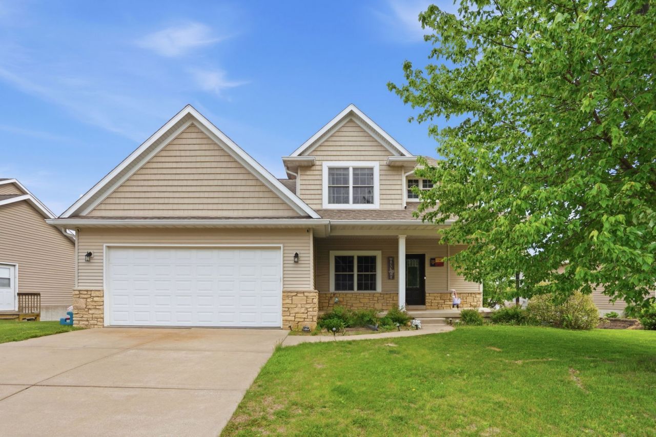 1101 Wild West Drive, Le Claire, IA 52753 Main Photo