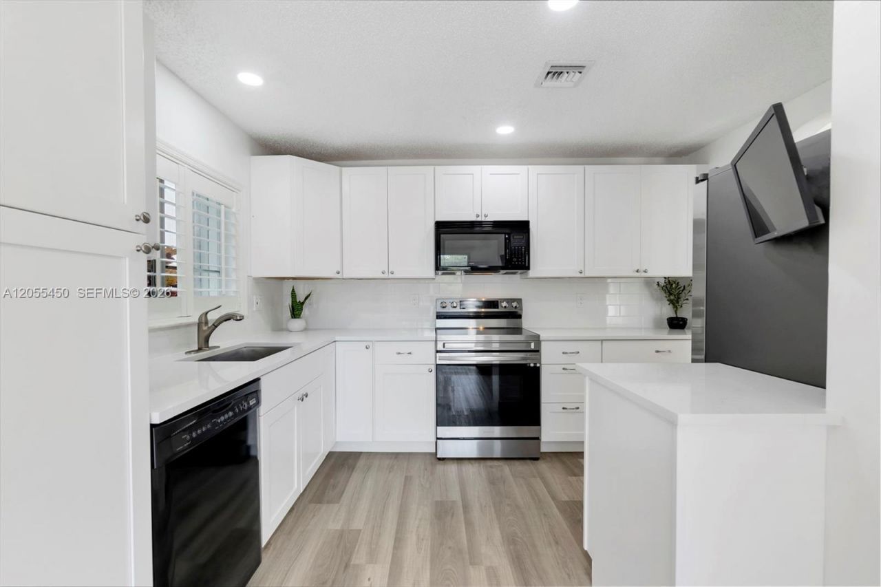 7370 NW 61st Ter, Parkland, FL 33067 Photo