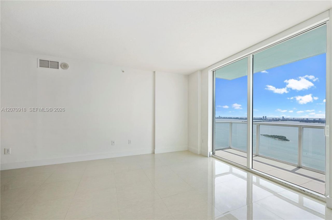 1900 N Bayshore Dr, Unit 4302, Miami, FL 33132 Photo