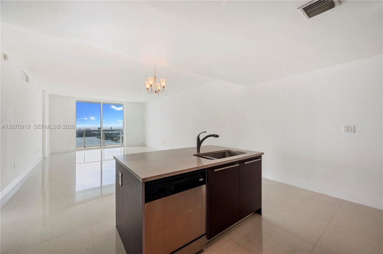 1900 N Bayshore Dr, Unit 4302, Miami, FL 33132 Photo
