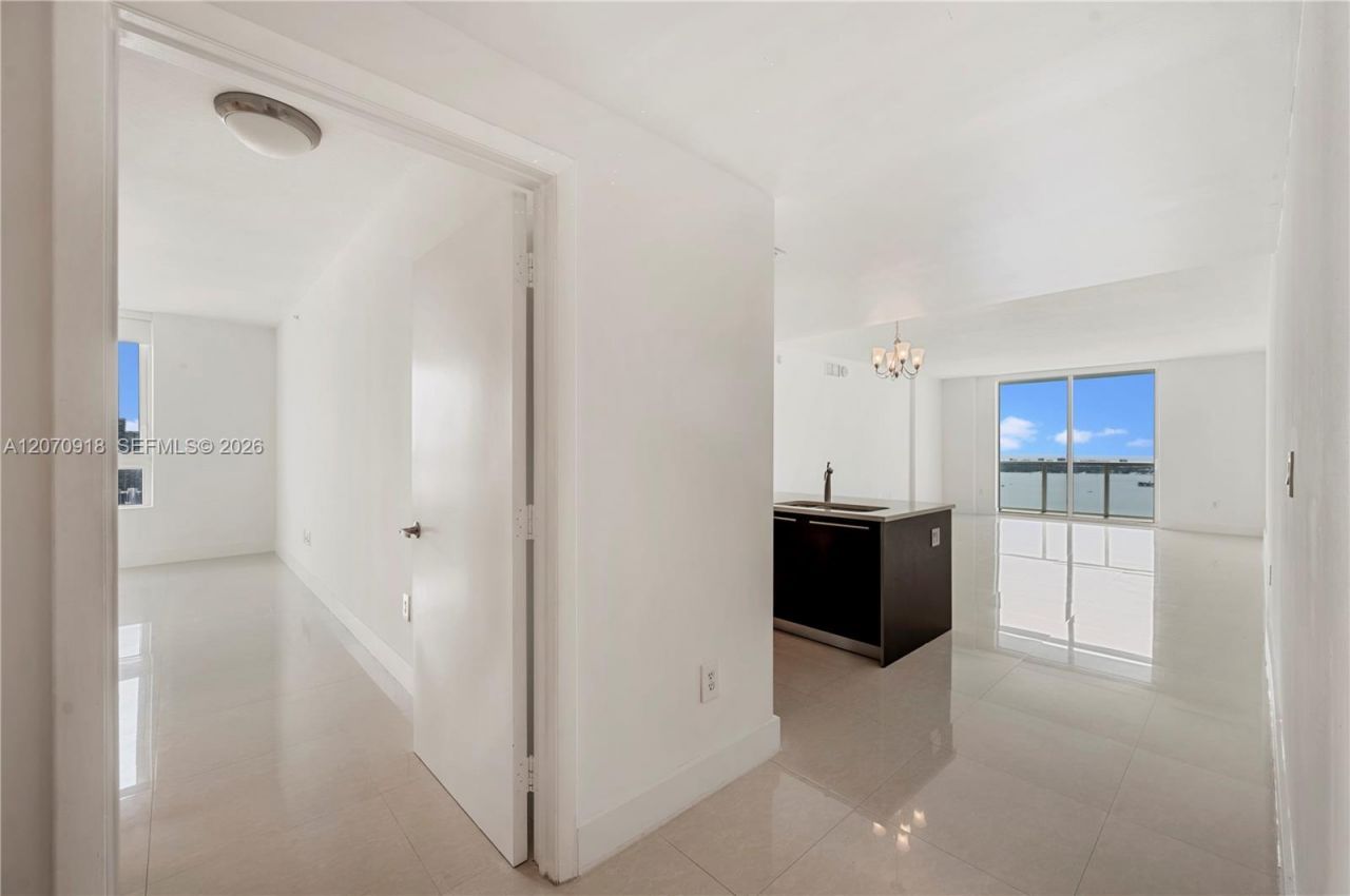 1900 N Bayshore Dr, Unit 4302, Miami, FL 33132 Photo