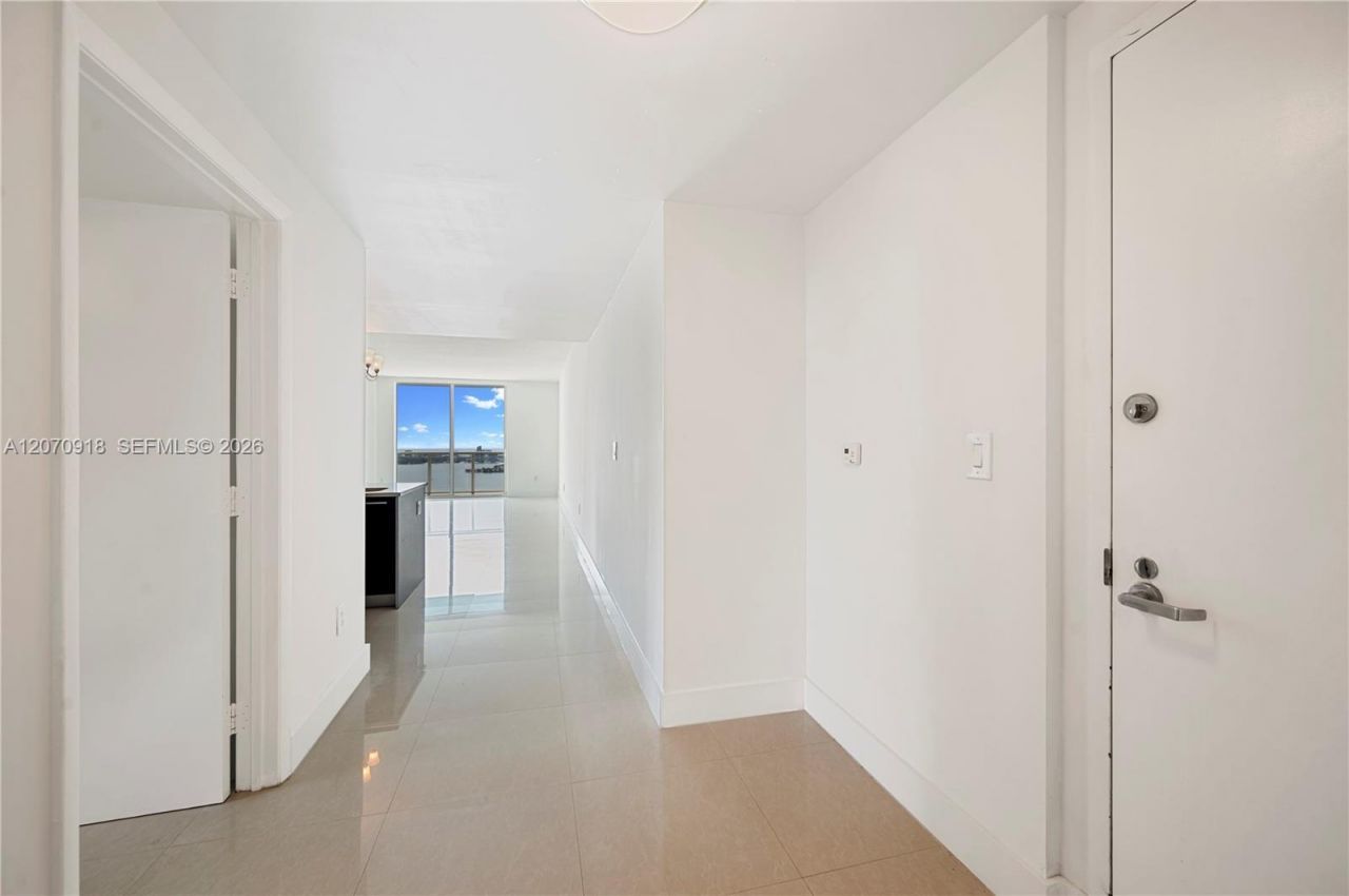 1900 N Bayshore Dr, Unit 4302, Miami, FL 33132 Photo