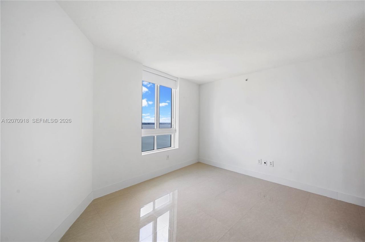 1900 N Bayshore Dr, Unit 4302, Miami, FL 33132 Photo