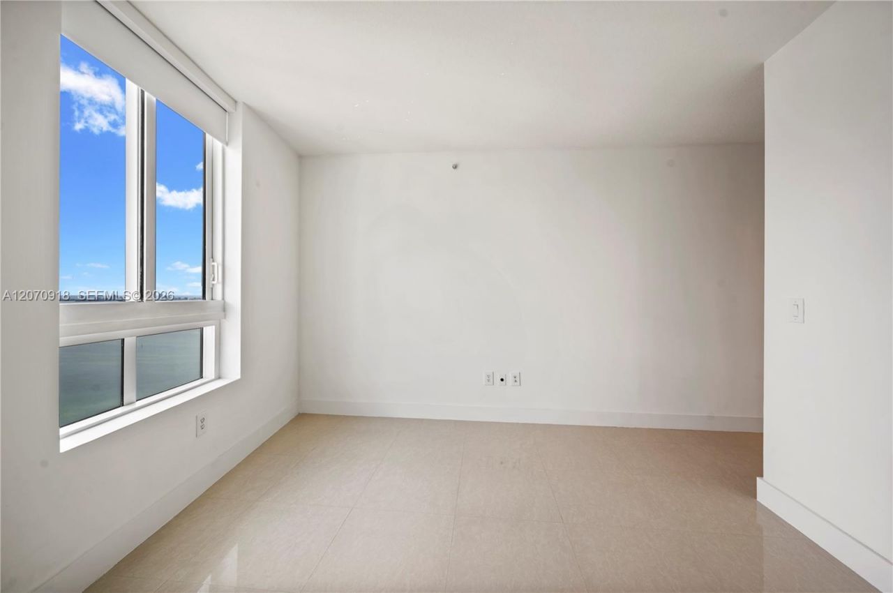 1900 N Bayshore Dr, Unit 4302, Miami, FL 33132 Photo