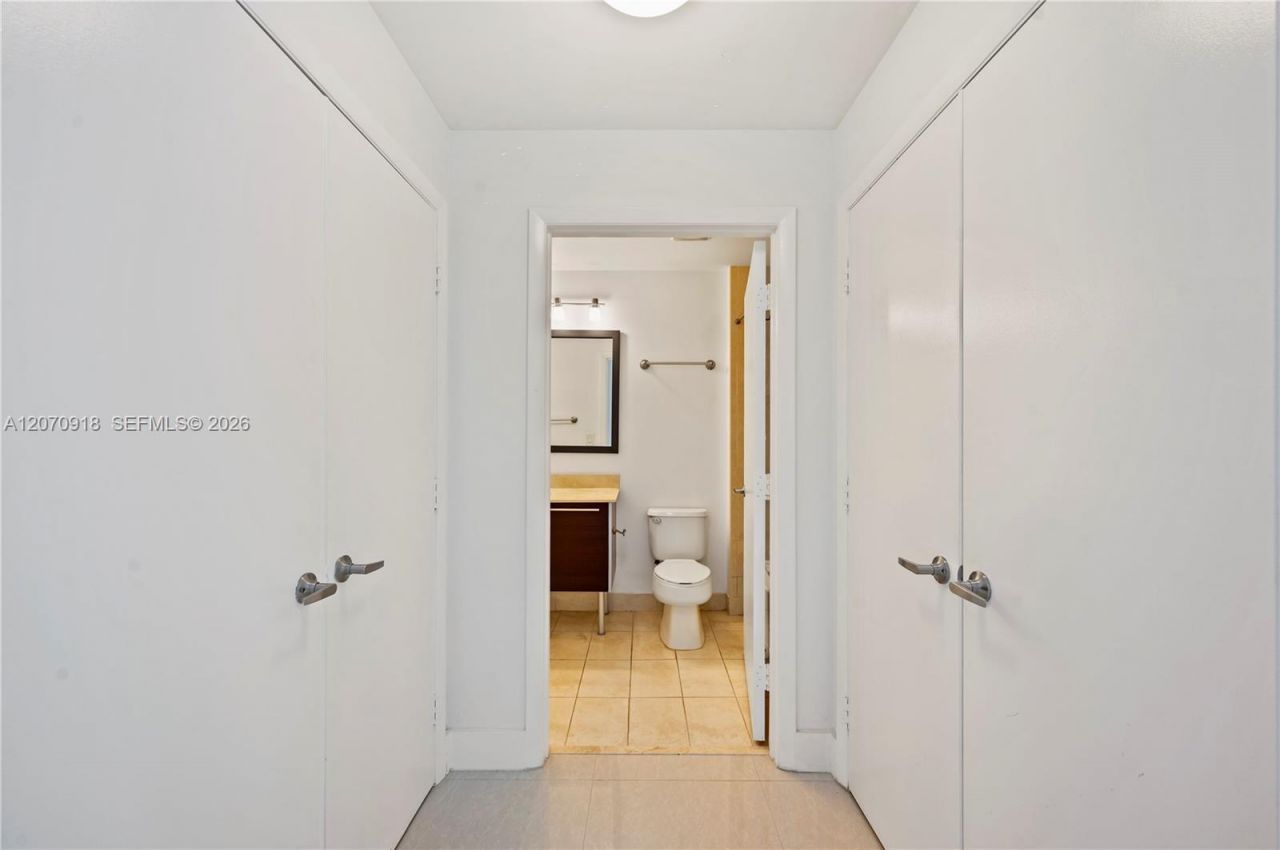 1900 N Bayshore Dr, Unit 4302, Miami, FL 33132 Photo