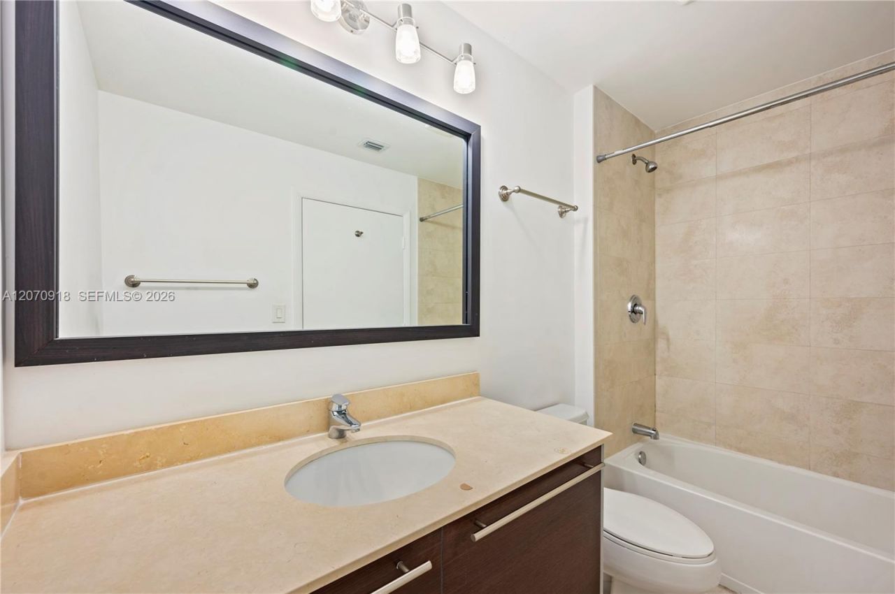 1900 N Bayshore Dr, Unit 4302, Miami, FL 33132 Photo