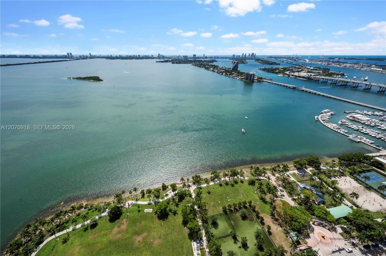1900 N Bayshore Dr, Unit 4302, Miami, FL 33132 Photo
