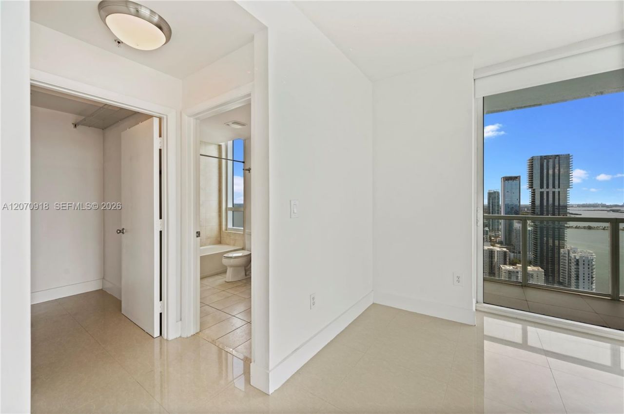 1900 N Bayshore Dr, Unit 4302, Miami, FL 33132 Photo