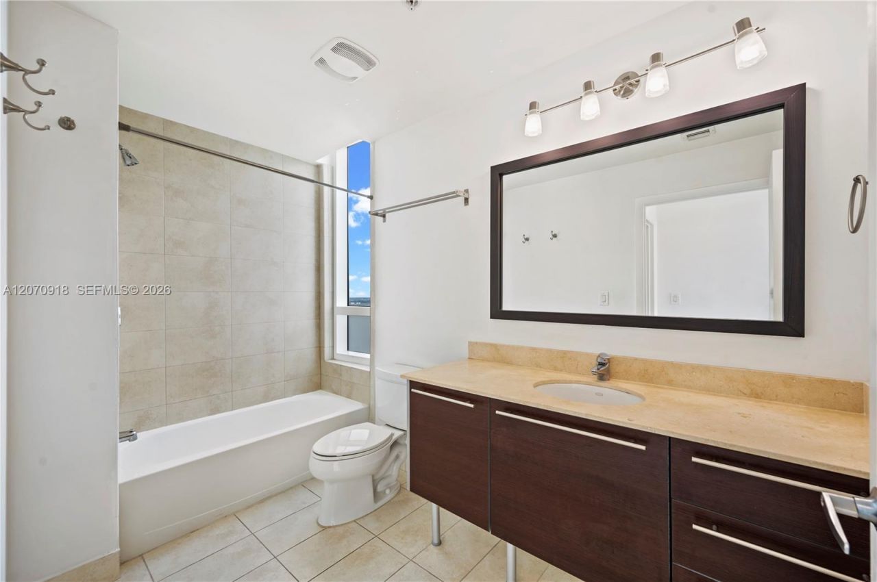 1900 N Bayshore Dr, Unit 4302, Miami, FL 33132 Photo